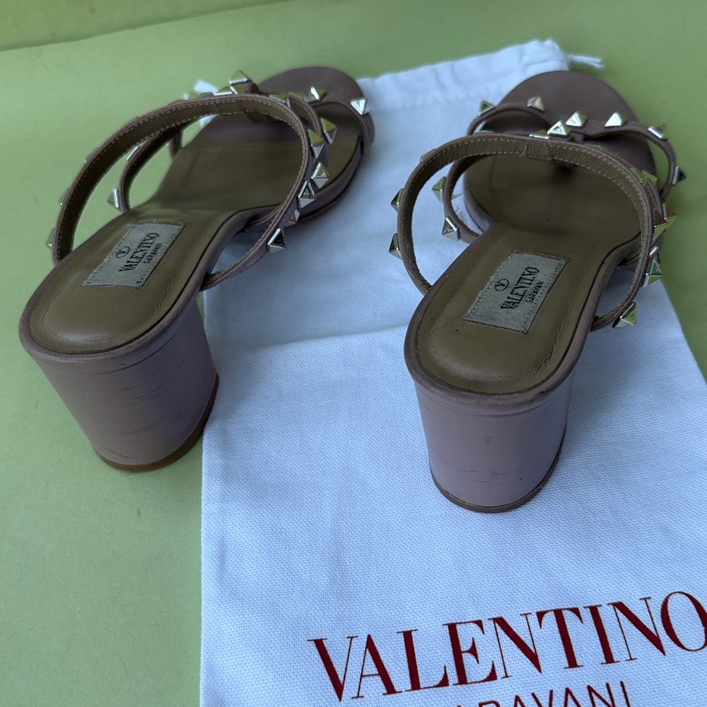 Valentino Garavani Dusty Pink Sandals with Gold Accents and Chunky Heel - Picture 8 of 15